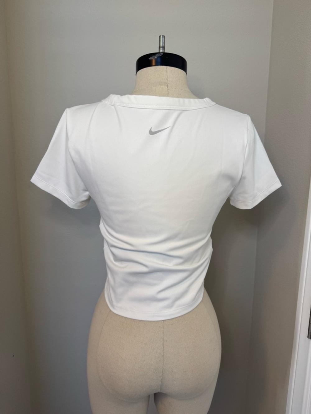 Nike White Short Sleeve Crop Tee - Picture 4 of 7